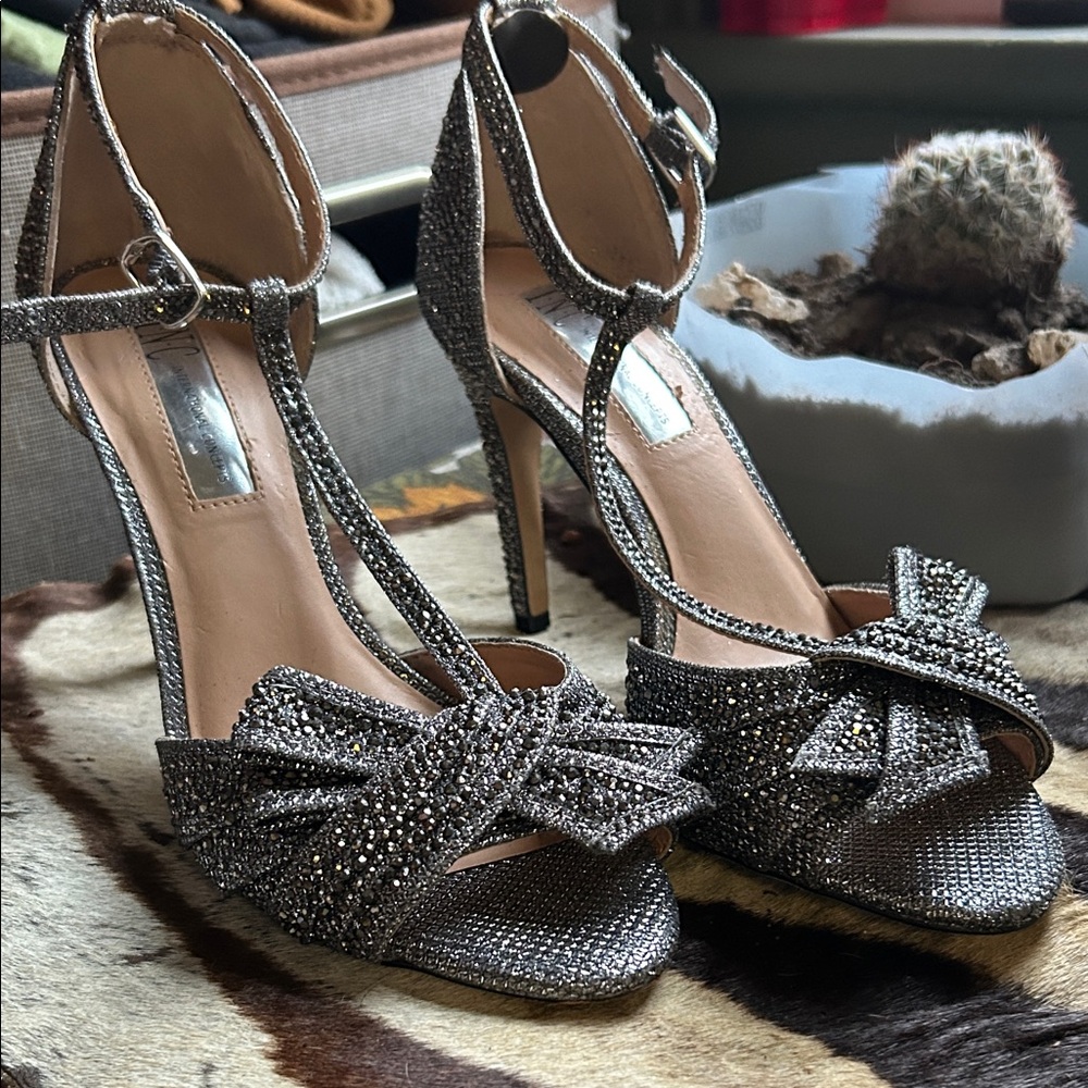 3/$20 Rhinestone and bow Women's Heels